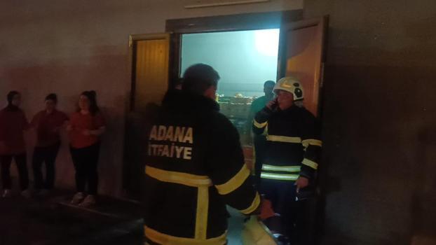 Adana’da bir marketin deposunda yangın
