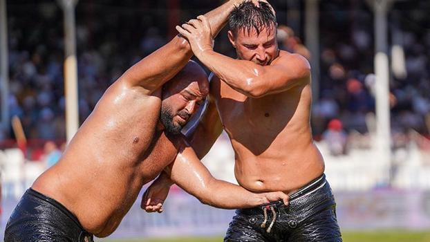 Elmalı’da altın kemeri Okulu kazandı