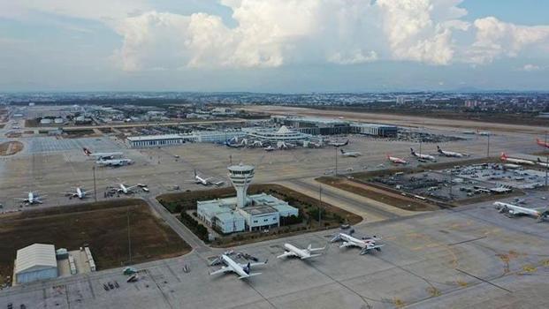 Antalya Havalimanı’nda gerçekleştirilen operasyonda 18 kilogram 921 gram madde ele geçirildi