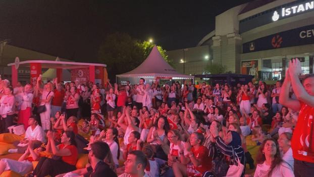 İstanbul'da A Milli Kadın Voleybol Takımı'nın Avrupa şampiyonluğu kutlandı