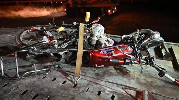Kırıkkale’de motosiklet trafik levhasına çarptı: 2 yaralı