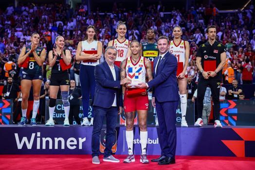 CEV Trendyol EuroVolley 2026 MVP’si Vargas, ödülünü Roko Sikiric ve Sinan Cem Şahin’den aldı