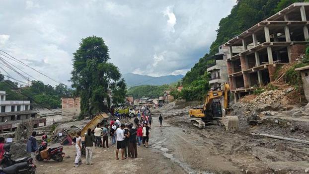 Nepal'deki selde hayatını kaybedenlerin sayısı 1355'e yükseldi