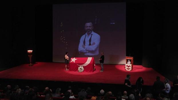 Serhat Kılıç için Harbiye Muhsin Ertuğrul Sahnesi'nde anma töreni yapıldı