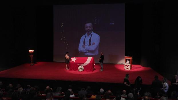 Serhat Kılıç için Harbiye Muhsin Ertuğrul Sahnesi'nde anma töreni yapıldı