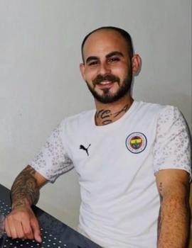 Adana’da hafif ticari araçla çarpışan motosikletin sürücüsü öldü
