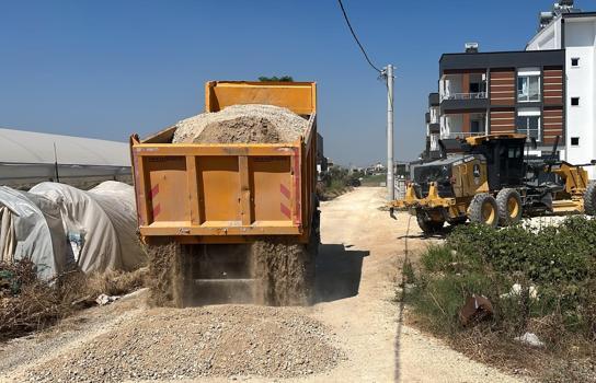 Akdeniz’de yol düzenleme ve ıslah çalışmaları devam ediyor