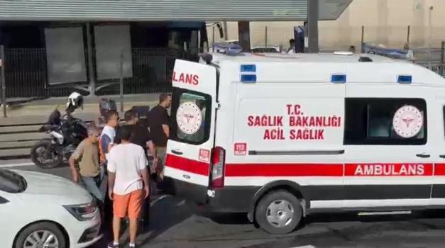 Beylikdüzü'de 3 aracın karıştığı zincirleme kaza; yaralılar var -1
