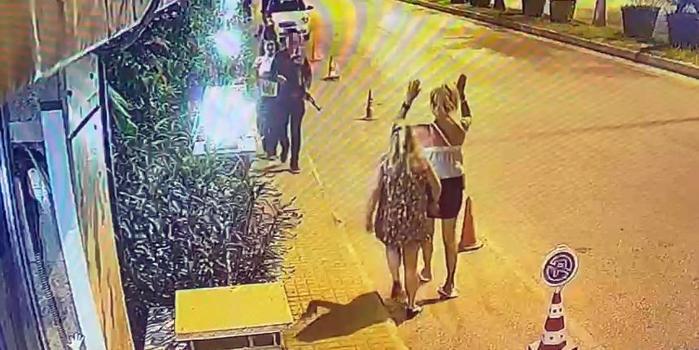 Oyuncak tüfekle sokakta dolaşınca gözaltına alındı