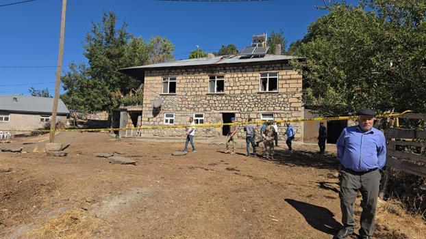 Yanan evde ölü bulunan çiftin vücutlarında kurşun izleri tespit edildi; altınlar kayıp / Ek fotoğraflar