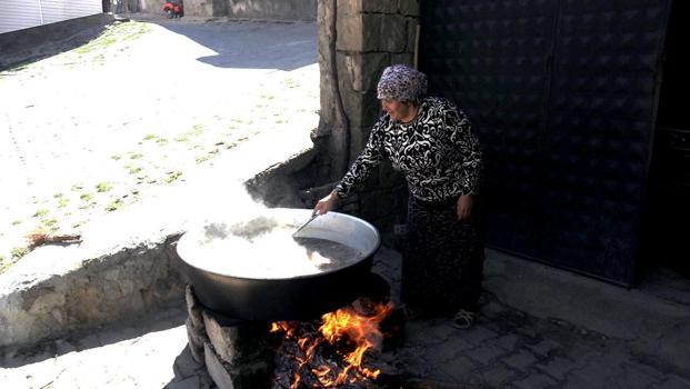 Yeşilhisar'da imece usulü pekmez geleneği