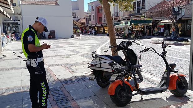 Edirne'de trafiğe kapalı caddede motosikletlere denetim