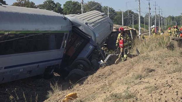 Polonya'da tren kamyonla çarpıştı: 1 ölü, 19 yaralı