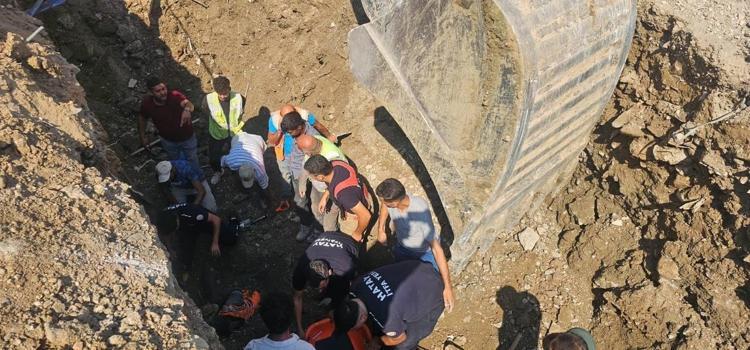 Hatay'da göçük altında kalan 2 işçi kurtarıldı