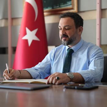 Otomobil ile çarpışan motosikletin sürücüsü yaralandı