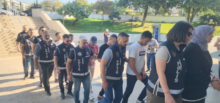 Datça'da teknede yakalanan 9 FETÖ şüphelisi ve kaptan adliyeye sevk edildi