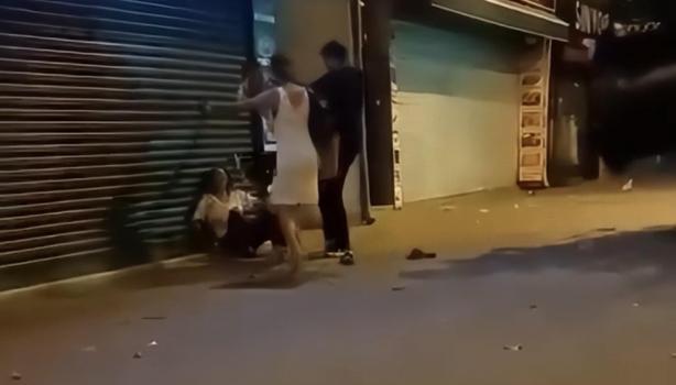 Beyoğlu’nda sokak ortasında erkek arkadaşı tarafından darbedildi; şikayetçi olmadı
