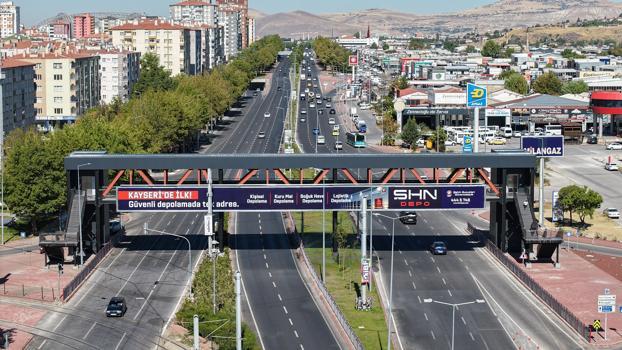 Kayseri’de üst geçit yapım çalışmaları sürüyor