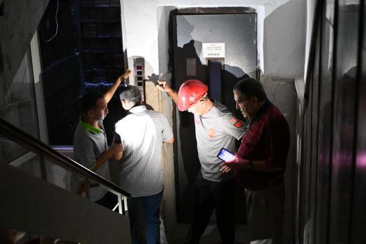 Kırıkkale'de asansörde mahsur kalan kadını itfaiye kurtardı