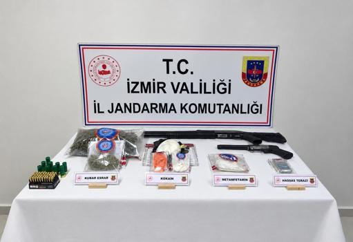 İzmir'de uyuşturucunda 1 kilo kokain ele geçirildi; 8 gözaltı
