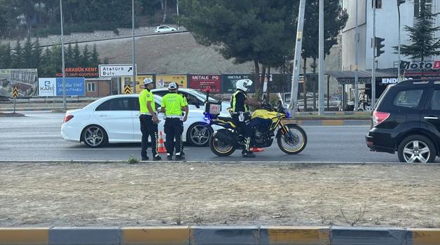 Karabük’te otomobilin çarptığı yaya ağır yaralandı; kaza anı kamerada