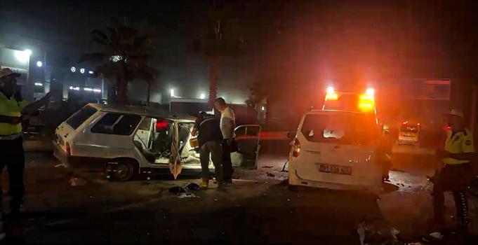 Otomobil, hafif ticari araçla çarpıştı; 1 ölü, 7 yaralı