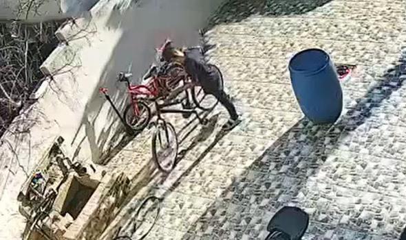 Harçlıklarıyla aldığı bisikleti evinin önünden çalındı