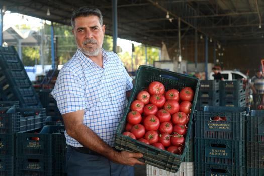 Antalya'da üretilen sebze ve meyvenin fiyatı tezgaha ulaşana kadar 2 katına çıkıyor