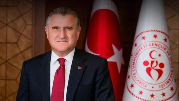 Bakan Bak'tan, milli para yüzücülere tebrik