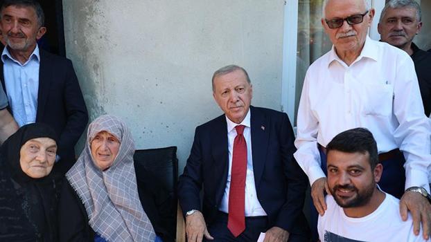 Cumhurbaşkanı Erdoğan, Rize'de komşularını ziyaret etti