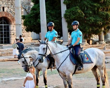 İzmir'de 12 ilçede atlı jandarma birlikleri görev yapıyor
