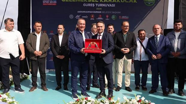 Sultangazi’de 2’nci Uluslararası Karakucak Güreşleri düzenlendi