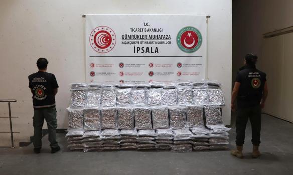Edirne'de gümrük kapılarında 147 kilo esrar ve 27 kilo kokain ele geçirildi