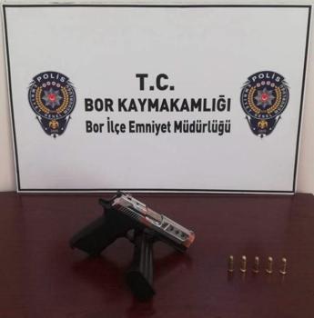 Bor’da silah operasyonu: 2 şüpheli tutuklandı