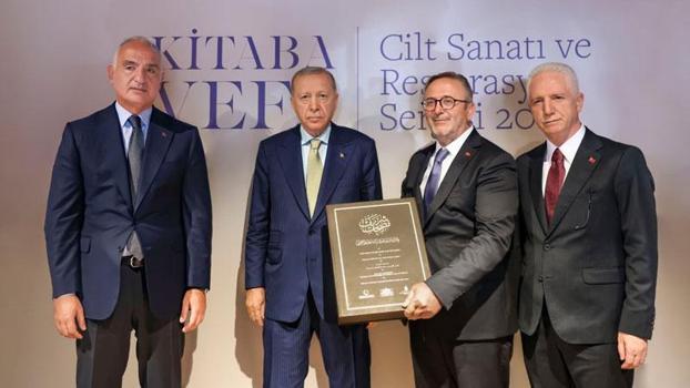 Bakan Ersoy: Tarihi Taşlıcalı Hüseyin Paşa Camii Mushaf-ı Şerifi'nin tıpkıbasımını tamamladık