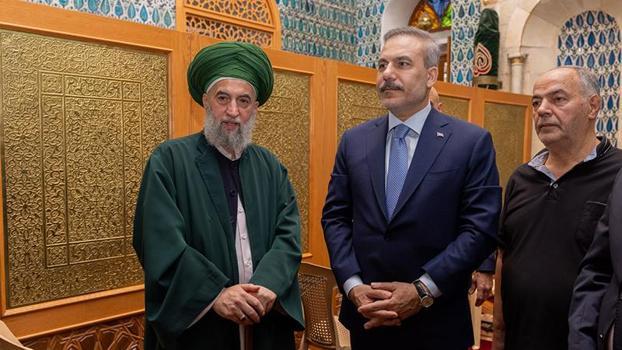 Bakan Fidan, Suriye'de cami ve türbeleri ziyaret etti