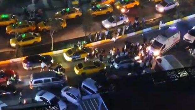 Esenyurt'ta trafikteki 2 sürücünün kavgası kamerada
