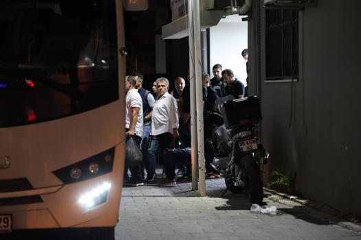 Seferihisar Belediyesi'nde ‘rüşvet’ soruşturması; 47 şüpheli adliye sevk edildi