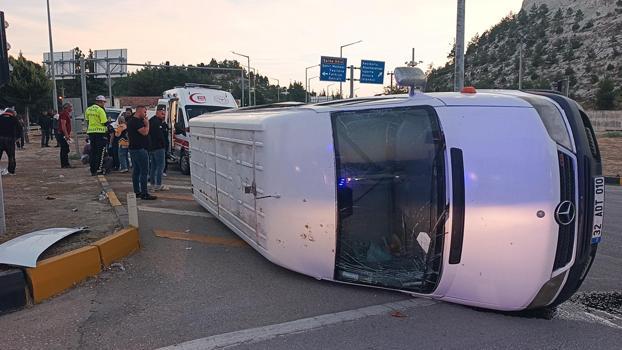 Minibüsler çarpıştı, 10 tarım işçisi yaralandı
