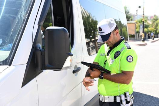 Siirt’te okul çevreleri ve servis araçları denetlendi