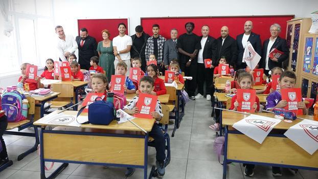 Samsunspor, minik taraftarlarını defter kampanyasında buluşturdu