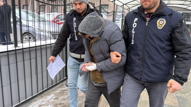 Üvey babasını bıçaklayarak öldüren sanık: Annemi korumak için müdahale ettim