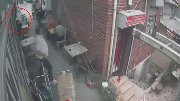 Fatih'te silahlı kavga sonrası 2 şüphelinin pencereden atlayarak kaçtığı görüntü ortaya çıktı