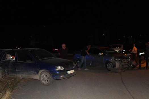 Şarkışla’da iki otomobil çarpıştı: 3 yaralı
