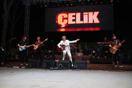 Ayvalık kurtuluş coşkusunu Çelik konseri ile yaşadı