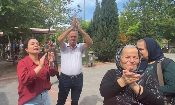 Oğullarının katiline 26 yıl hapis kararını, 'yaşasın adalet' diyerek alkışladılar