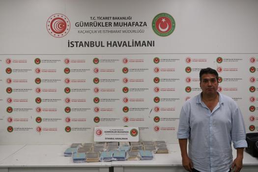 Pilot kıyafeti giyen uyuşturucu kuryesi, Bulgaristan'a kaçtı
