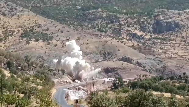 Yol çalışmasında kontrollü patlatma kamerada