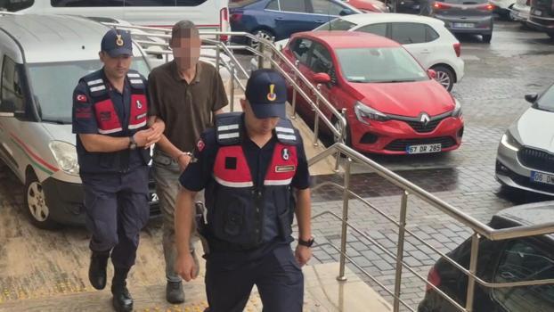 17 yaşındaki kızlarını yatağa zincirledikleri iddia edilen çift gözaltına alındı