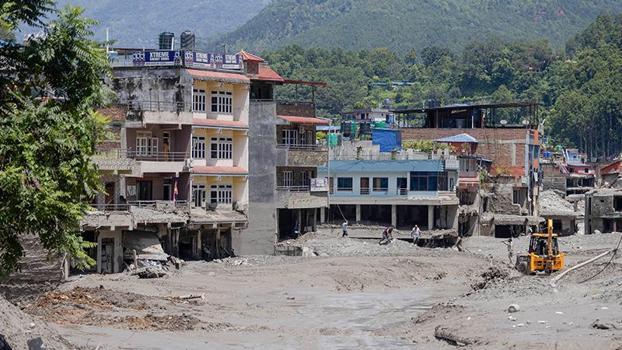 Nepal'deki selde can kaybı 1400'ü aştı